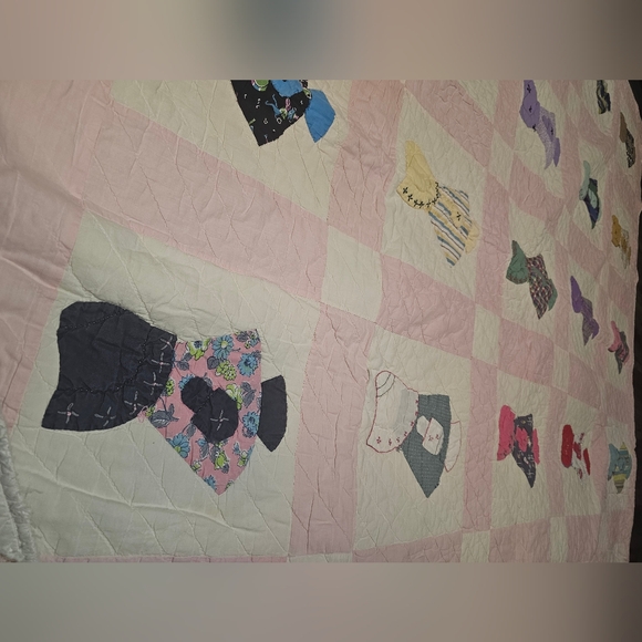 Sunbonnett Quilt 74 by 84 Antique - Picture 3 of 11